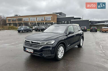 Позашляховик / Кросовер Volkswagen Touareg 2021 в Рівному