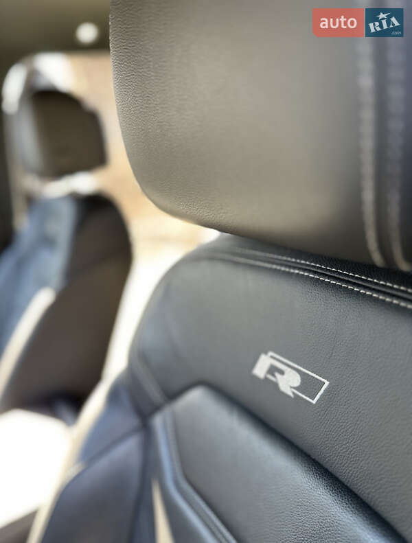 Внедорожник / Кроссовер Volkswagen Touareg 2019 в Киеве