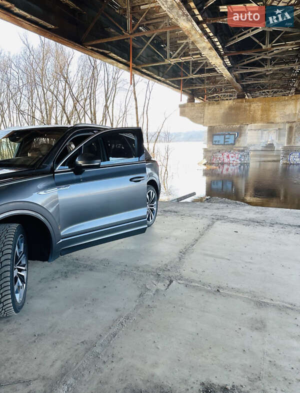 Внедорожник / Кроссовер Volkswagen Touareg 2019 в Киеве