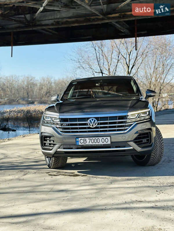 Внедорожник / Кроссовер Volkswagen Touareg 2019 в Киеве