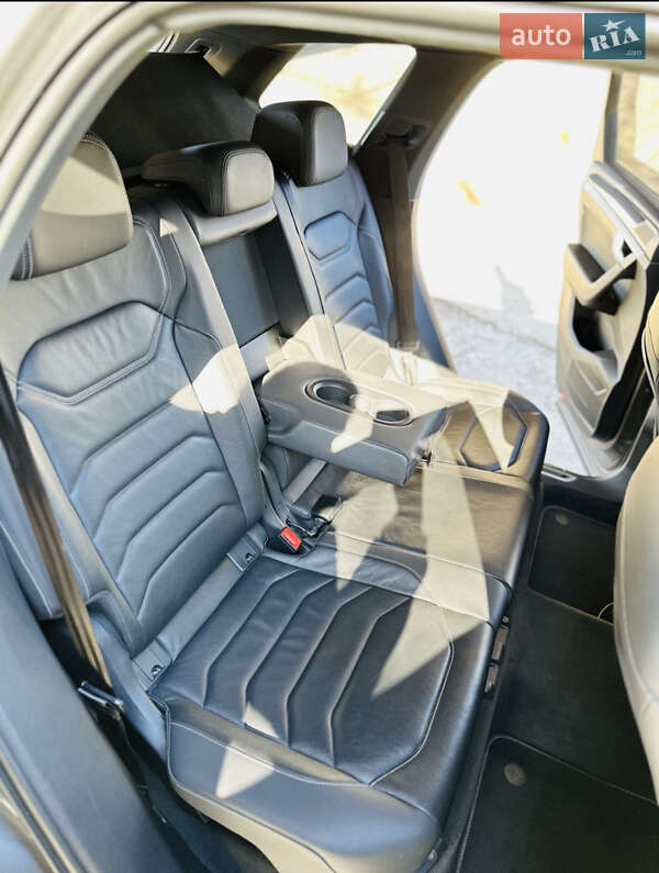 Внедорожник / Кроссовер Volkswagen Touareg 2019 в Киеве