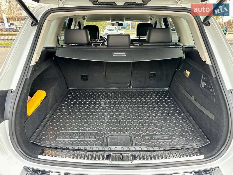 Позашляховик / Кросовер Volkswagen Touareg 2017 в Дніпрі