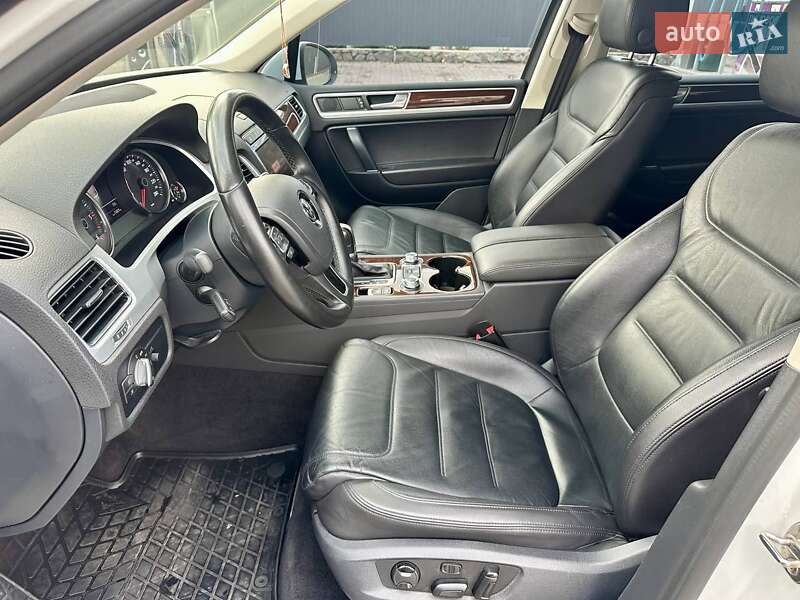 Позашляховик / Кросовер Volkswagen Touareg 2017 в Дніпрі