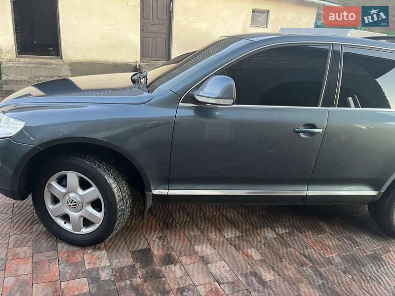 Внедорожник / Кроссовер Volkswagen Touareg 2008 в Золочеве