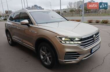 Позашляховик / Кросовер Volkswagen Touareg 2018 в Києві