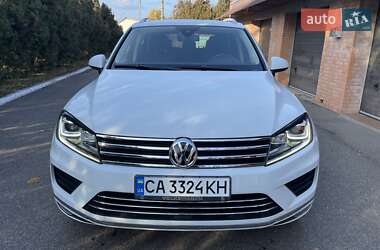 Внедорожник / Кроссовер Volkswagen Touareg 2015 в Черкассах