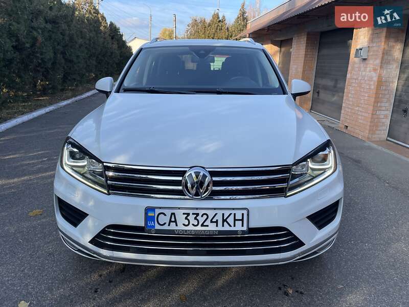 Внедорожник / Кроссовер Volkswagen Touareg 2015 в Черкассах