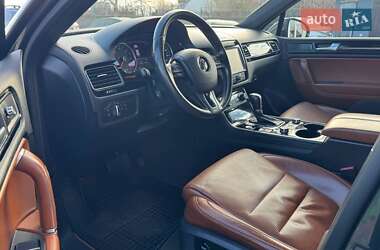 Внедорожник / Кроссовер Volkswagen Touareg 2014 в Борисполе