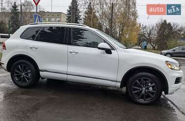 Внедорожник / Кроссовер Volkswagen Touareg 2014 в Ровно