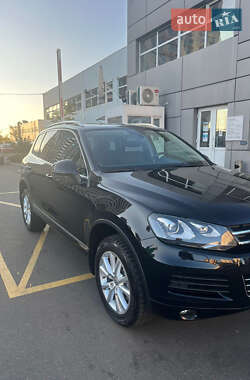 Внедорожник / Кроссовер Volkswagen Touareg 2011 в Киеве