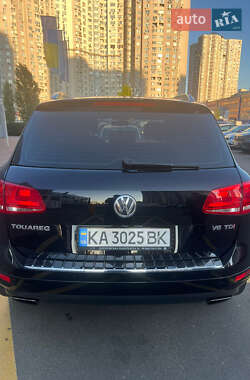 Внедорожник / Кроссовер Volkswagen Touareg 2011 в Киеве