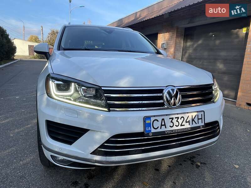 Внедорожник / Кроссовер Volkswagen Touareg 2015 в Черкассах