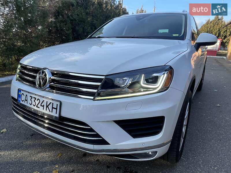Внедорожник / Кроссовер Volkswagen Touareg 2015 в Черкассах