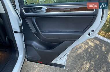 Внедорожник / Кроссовер Volkswagen Touareg 2015 в 