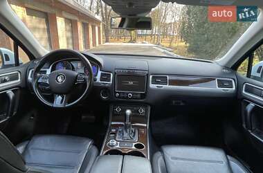 Внедорожник / Кроссовер Volkswagen Touareg 2015 в 