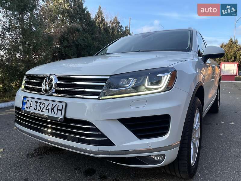 Внедорожник / Кроссовер Volkswagen Touareg 2015 в Черкассах