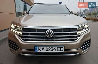 Внедорожник / Кроссовер Volkswagen Touareg 2018 в Киеве