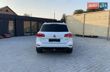 Позашляховик / Кросовер Volkswagen Touareg 2014 в 