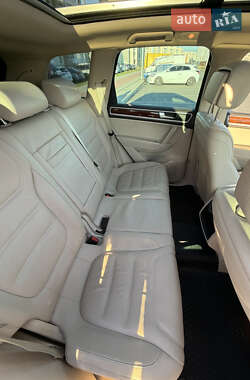 Позашляховик / Кросовер Volkswagen Touareg 2014 в 