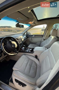 Позашляховик / Кросовер Volkswagen Touareg 2014 в 