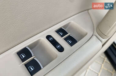 Позашляховик / Кросовер Volkswagen Touareg 2014 в 