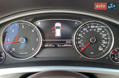Позашляховик / Кросовер Volkswagen Touareg 2014 в 
