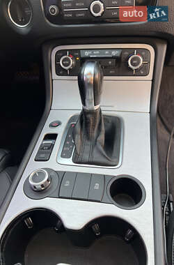 Позашляховик / Кросовер Volkswagen Touareg 2014 в 