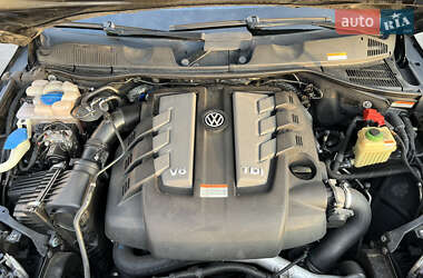 Позашляховик / Кросовер Volkswagen Touareg 2014 в 