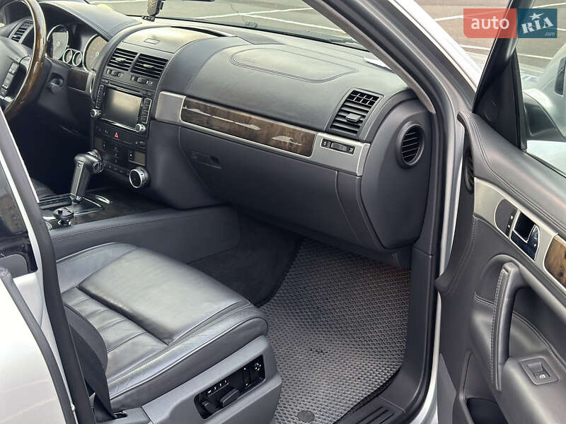 Внедорожник / Кроссовер Volkswagen Touareg 2009 в Киеве