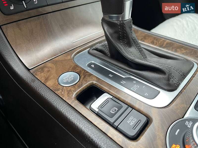 Внедорожник / Кроссовер Volkswagen Touareg 2017 в Полтаве