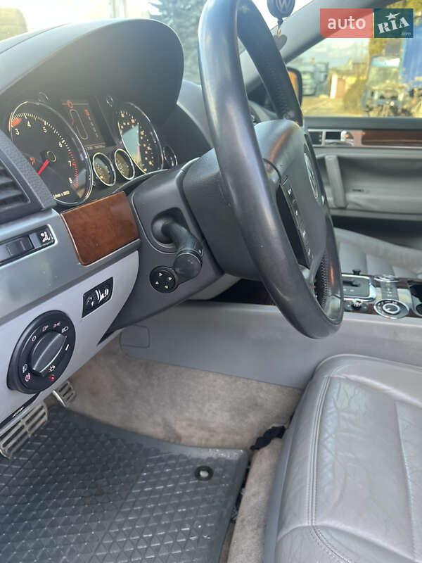 Внедорожник / Кроссовер Volkswagen Touareg 2005 в Каменец-Подольском