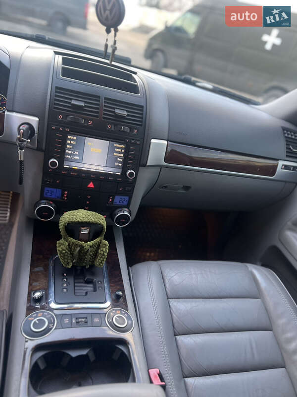 Внедорожник / Кроссовер Volkswagen Touareg 2005 в Каменец-Подольском