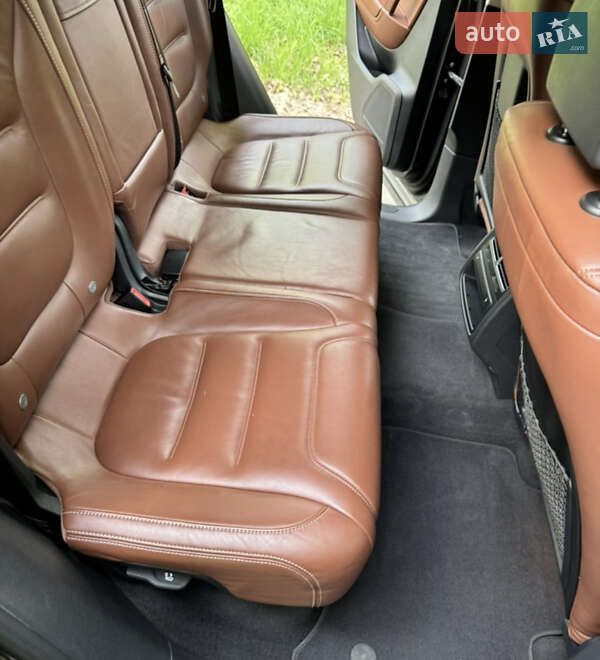 Внедорожник / Кроссовер Volkswagen Touareg 2016 в Ужгороде