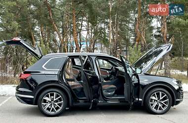 Внедорожник / Кроссовер Volkswagen Touareg 2021 в Киеве