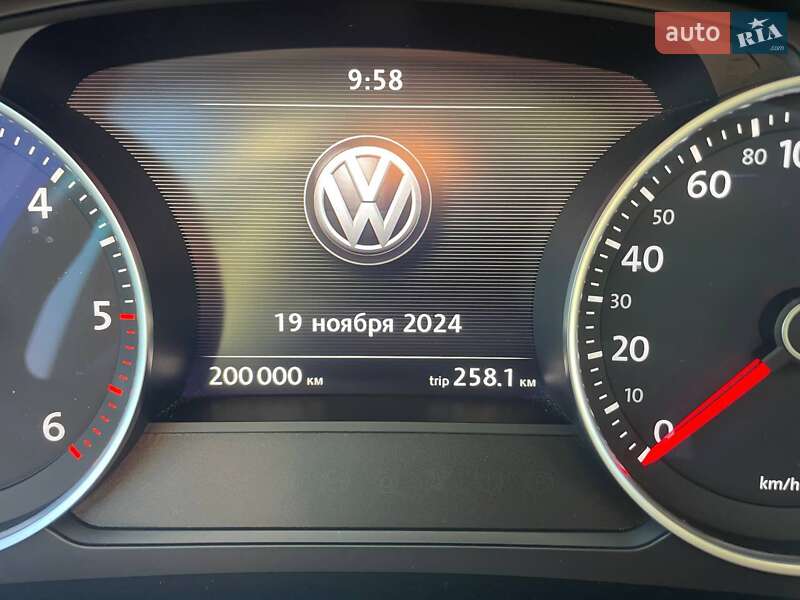 Внедорожник / Кроссовер Volkswagen Touareg 2015 в Полтаве