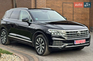 Внедорожник / Кроссовер Volkswagen Touareg 2019 в Дубно