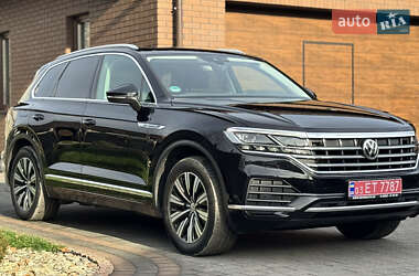 Внедорожник / Кроссовер Volkswagen Touareg 2019 в Дубно