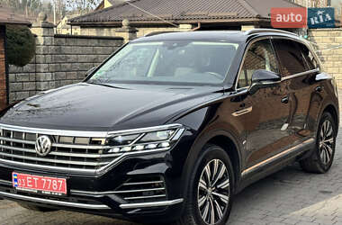 Внедорожник / Кроссовер Volkswagen Touareg 2019 в Дубно