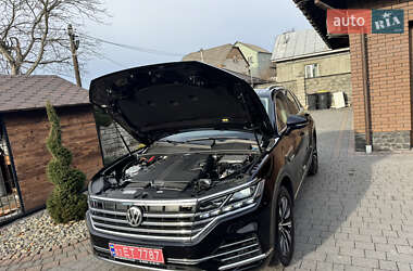 Внедорожник / Кроссовер Volkswagen Touareg 2019 в Дубно