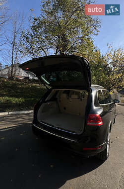 Внедорожник / Кроссовер Volkswagen Touareg 2012 в Львове