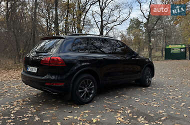 Внедорожник / Кроссовер Volkswagen Touareg 2012 в Днепре