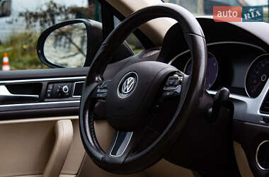 Позашляховик / Кросовер Volkswagen Touareg 2012 в Львові