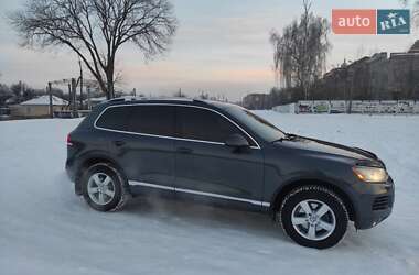 Внедорожник / Кроссовер Volkswagen Touareg 2013 в Конотопе