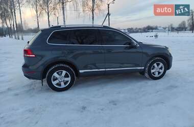 Внедорожник / Кроссовер Volkswagen Touareg 2013 в Конотопе