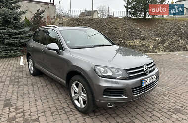 Позашляховик / Кросовер Volkswagen Touareg 2011 в Рівному