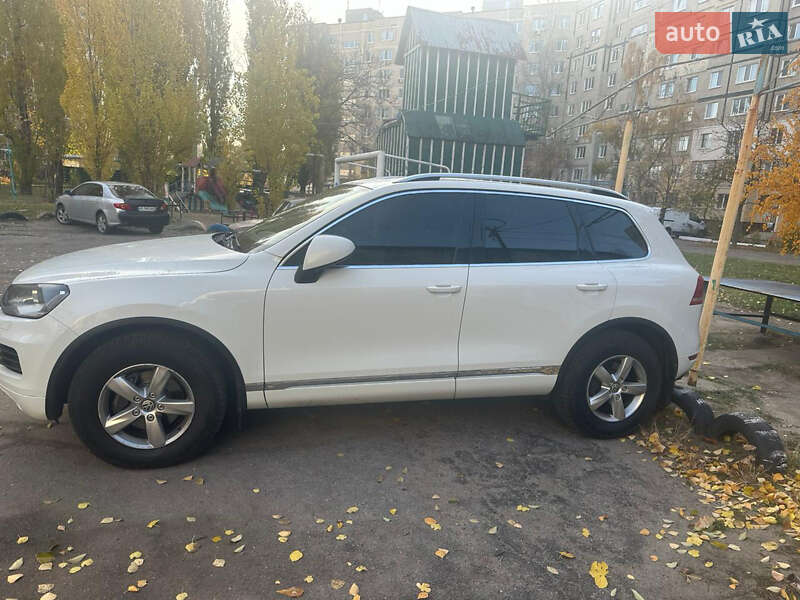 Внедорожник / Кроссовер Volkswagen Touareg 2012 в Днепре