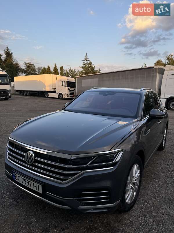 Позашляховик / Кросовер Volkswagen Touareg 2018 в Львові