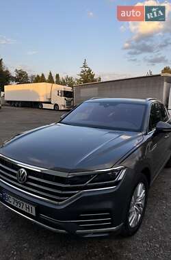 Позашляховик / Кросовер Volkswagen Touareg 2018 в Львові