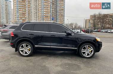 Внедорожник / Кроссовер Volkswagen Touareg 2013 в Киеве