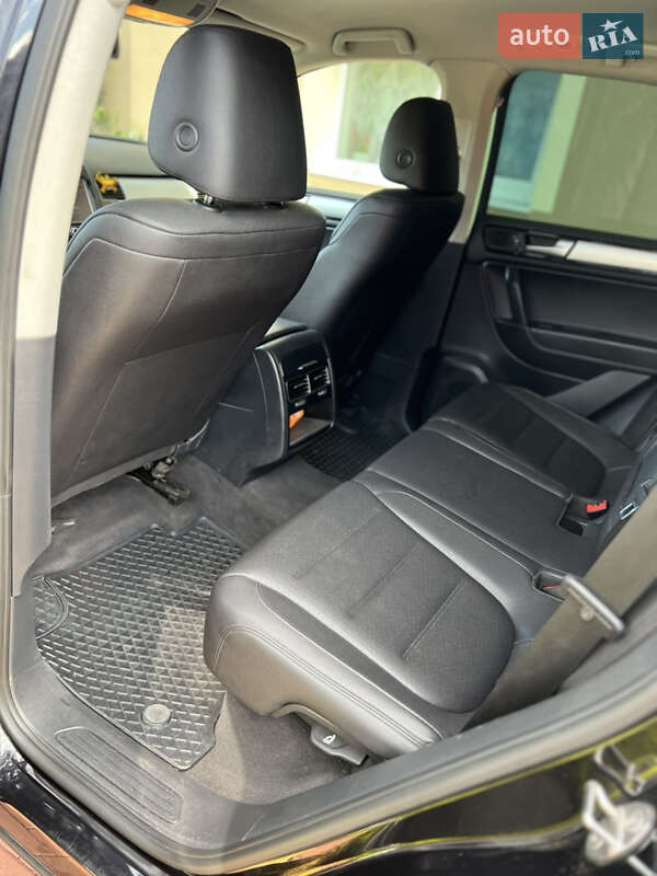 Позашляховик / Кросовер Volkswagen Touareg 2012 в Ужгороді